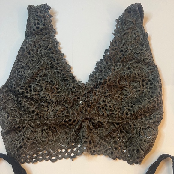 Four bralettes (Free People, Altered State, and Aerie) and two tanks Siz… - Picture 3 of 15